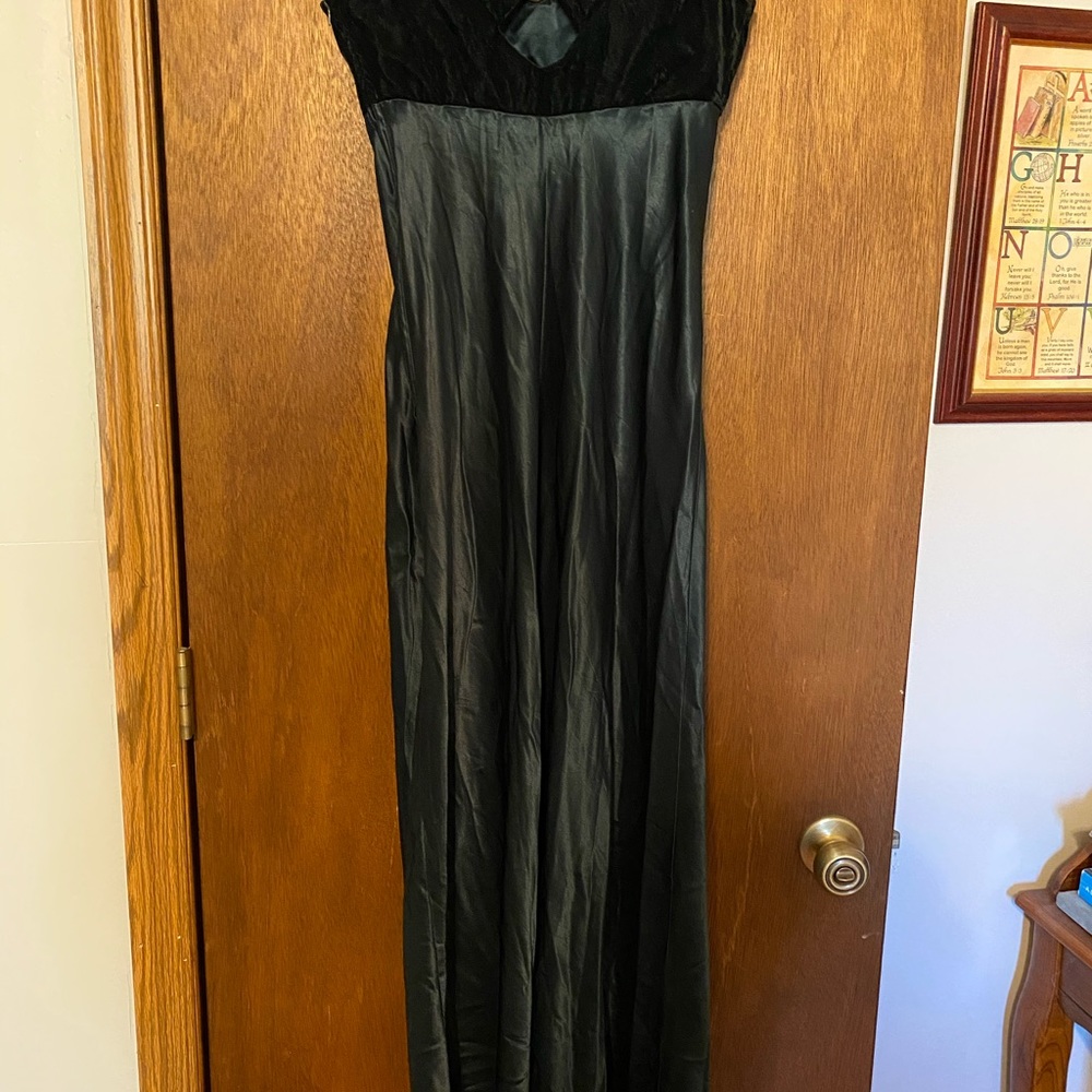 Prom dress - Picture 2 of 2